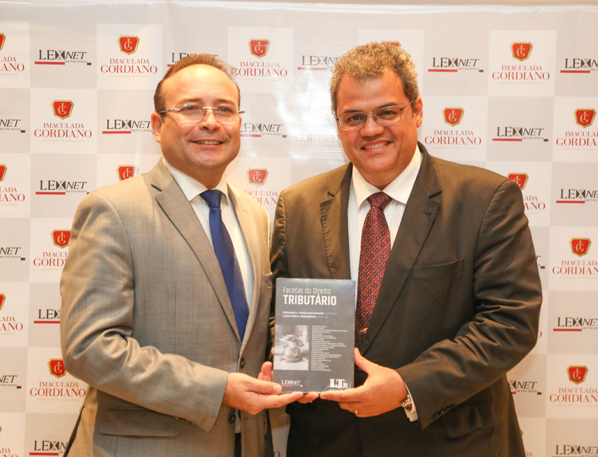 O livro Facetas do Direito Tributário foi lançado na última quinta-feira. A autoria é de Armando Moraes e Rafael Souza